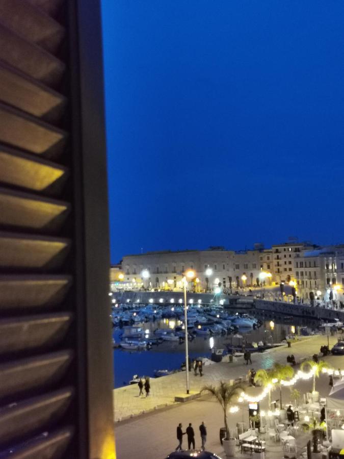 La Finestra Sul Porto Apartment Trani Exterior photo