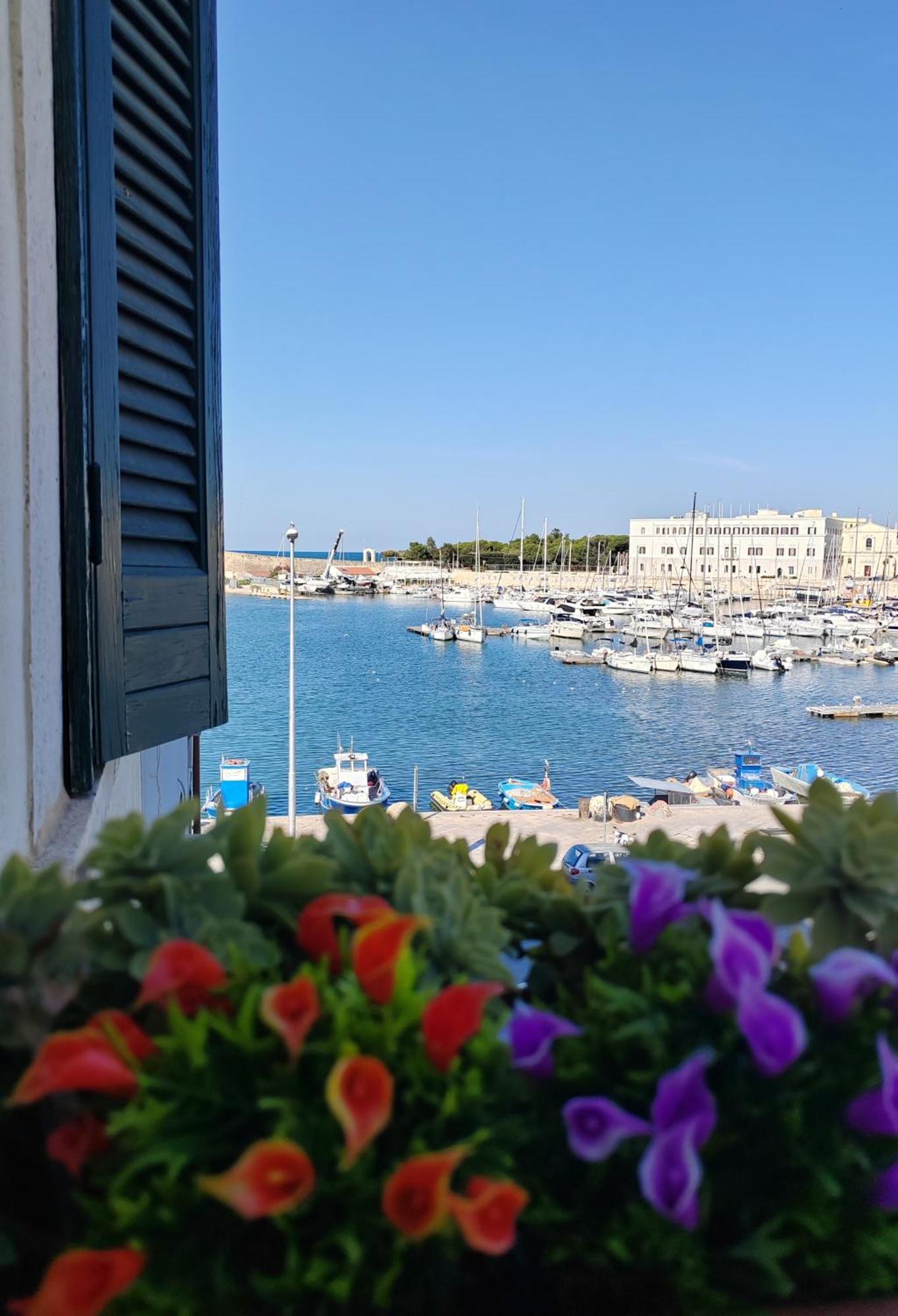 La Finestra Sul Porto Apartment Trani Exterior photo