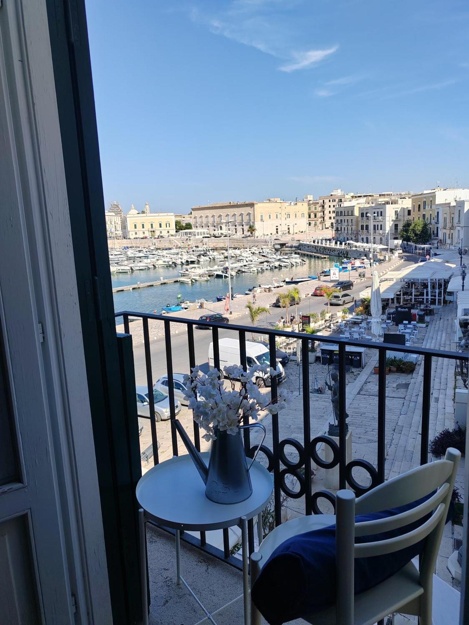 La Finestra Sul Porto Apartment Trani Exterior photo