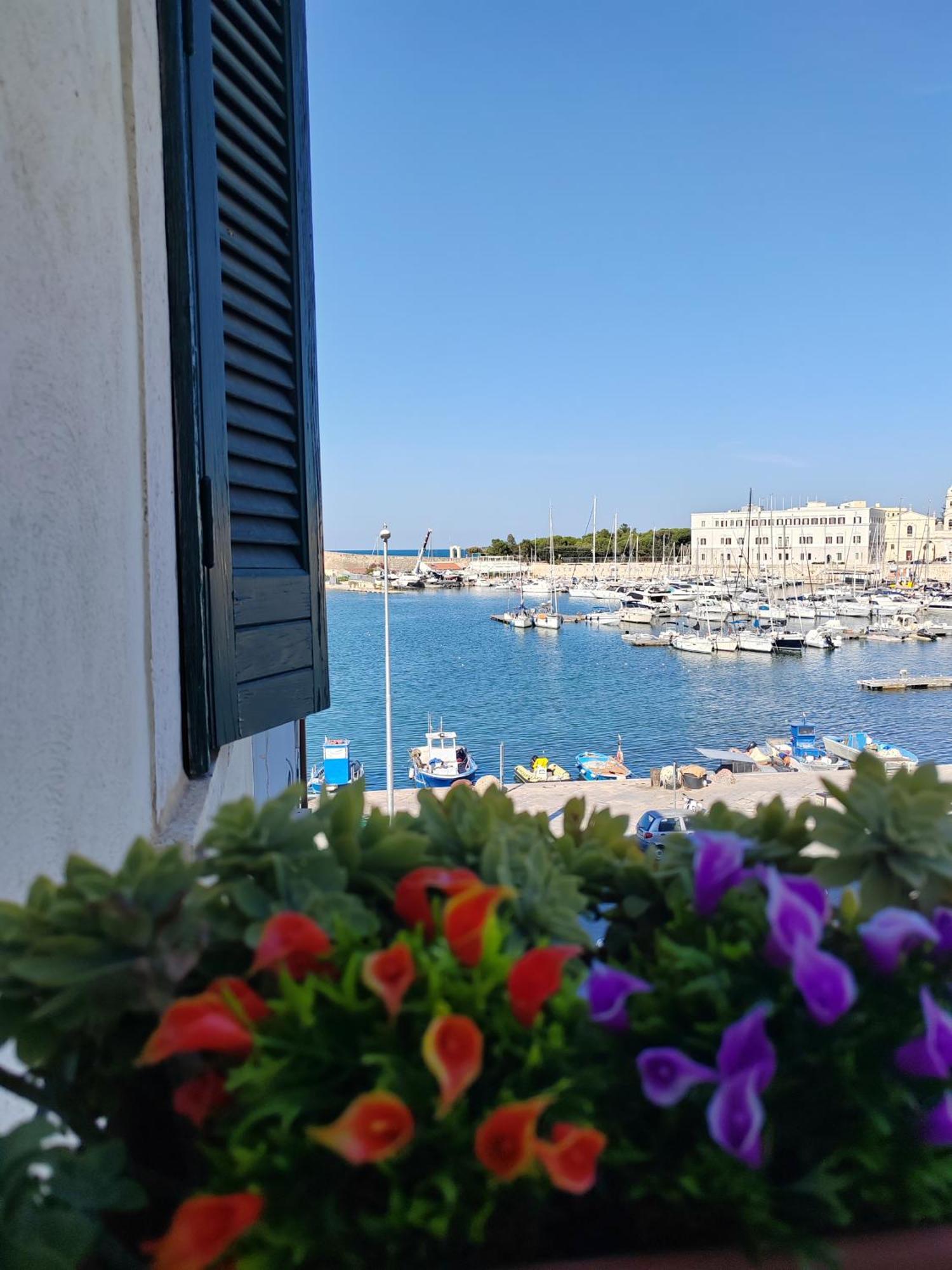 La Finestra Sul Porto Apartment Trani Exterior photo