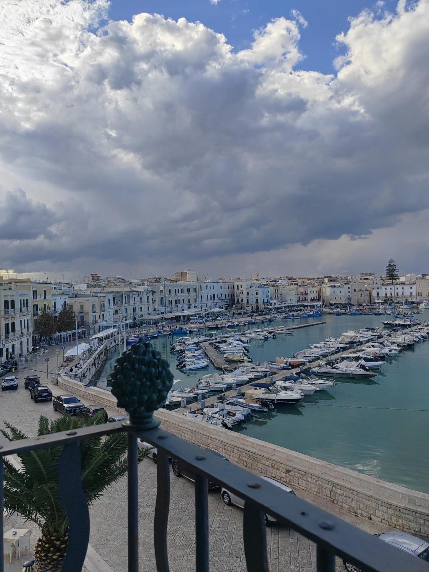 La Finestra Sul Porto Apartment Trani Exterior photo